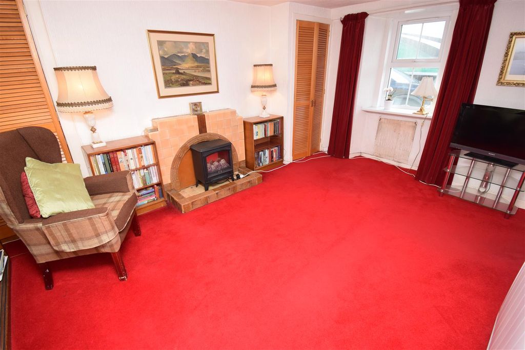 Property photo 3 of 33 Formal Lounge.Jpg