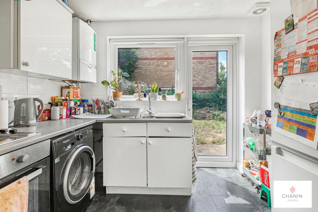 Property photo 3 of 27