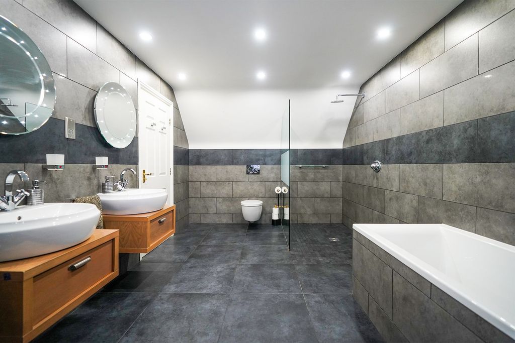 Property photo 3 of 28