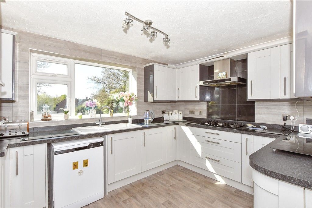 Property photo 2 of 18 Kitchen