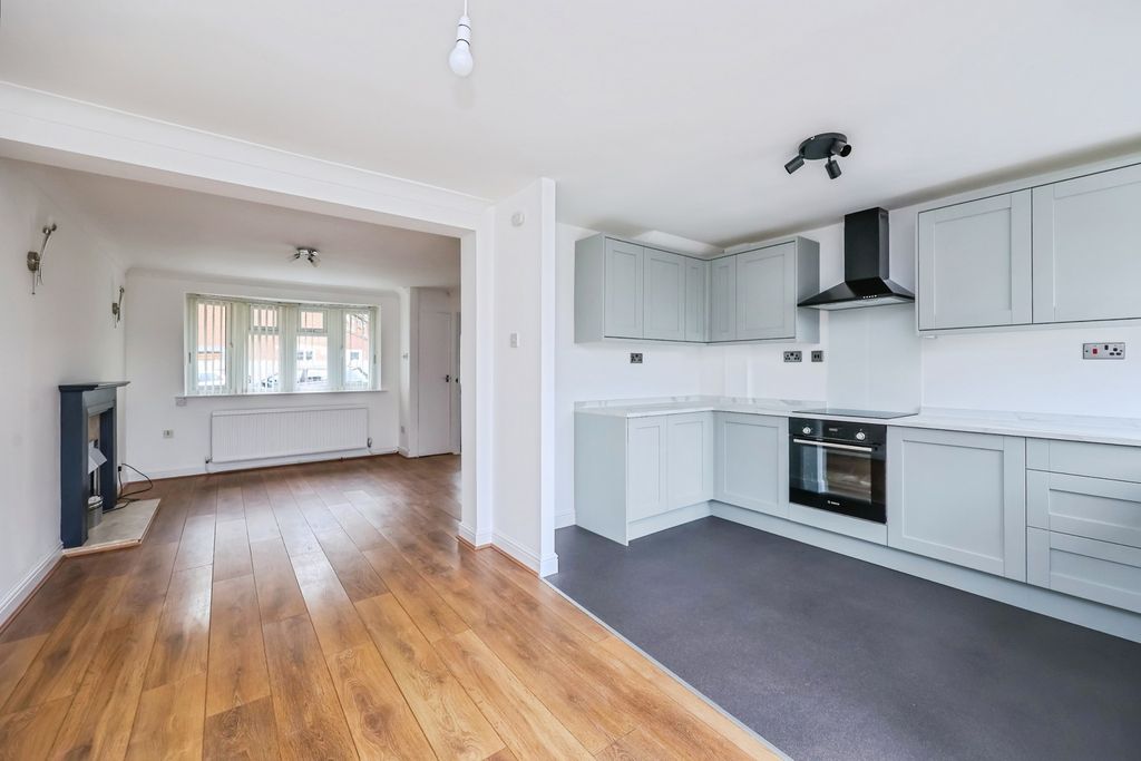 Property photo 2 of 16 Pbox-Img.Jpg