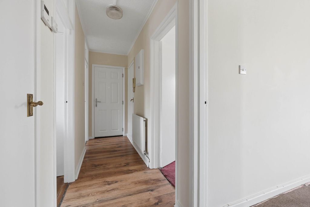 Property photo 2 of 19 Hallway