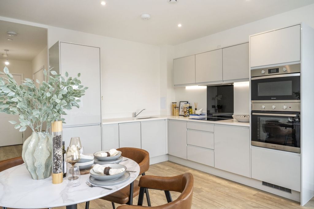 Property photo 1 of 18 Riverview-Staines...