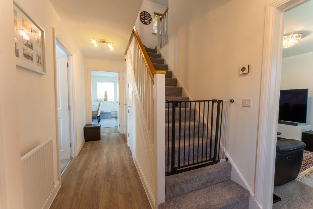 Property photo 2 of 19 Gallery