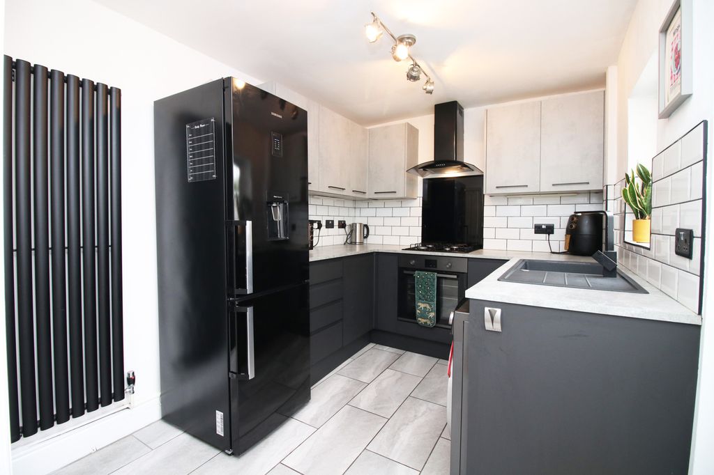 Property photo 2 of 21