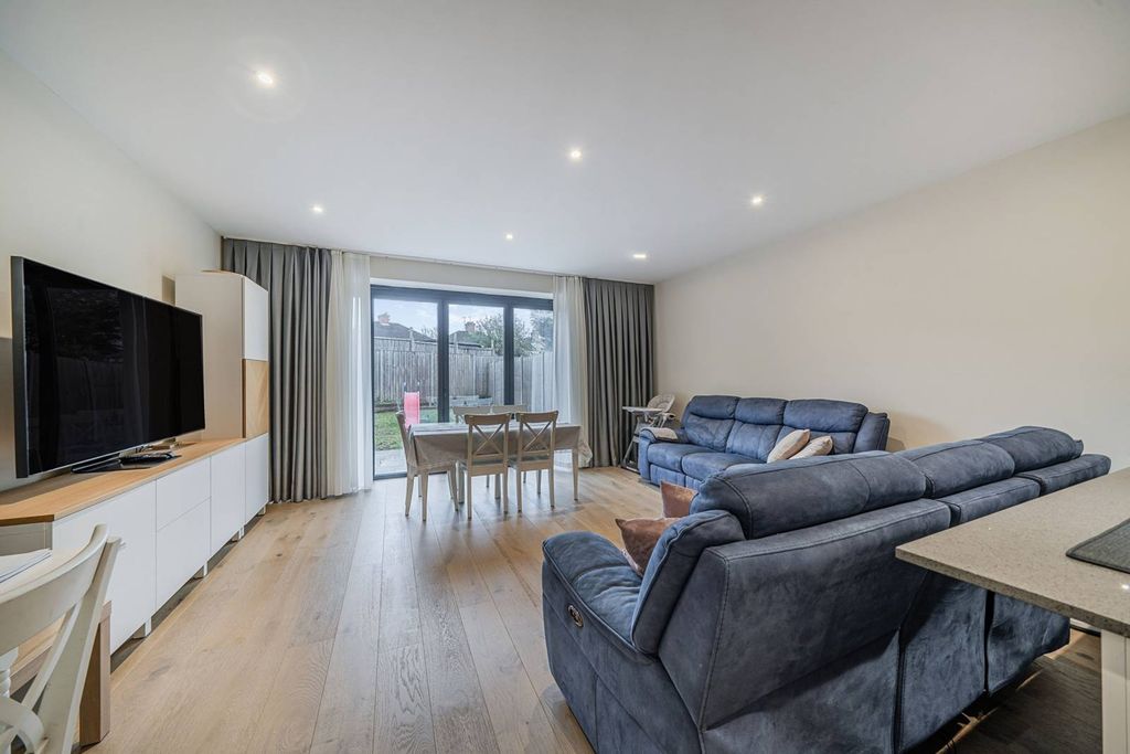 Property photo 3 of 20