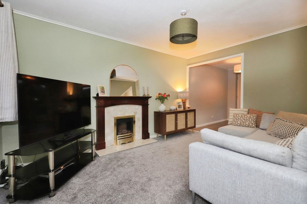 Property photo 2 of 8 Lounge