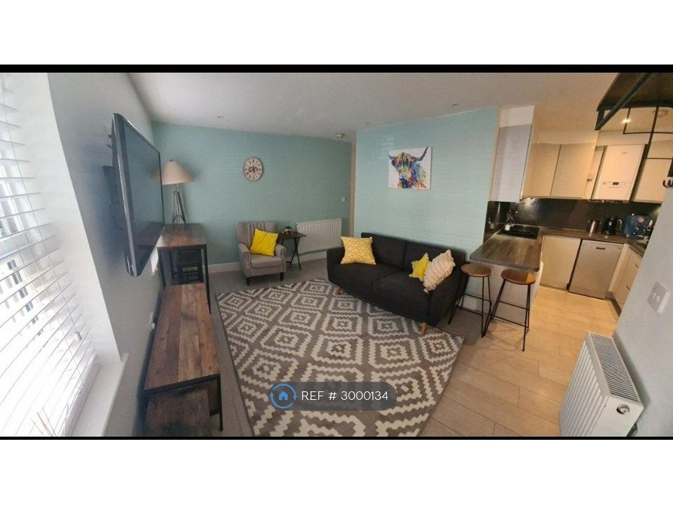 Property photo 2 of 7 Lounge &amp; Kitchen