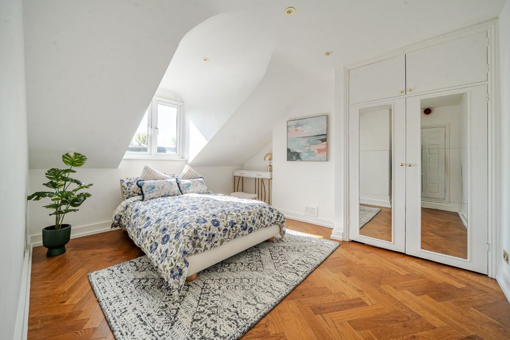 Property photo 3 of 16 Picture No. 11