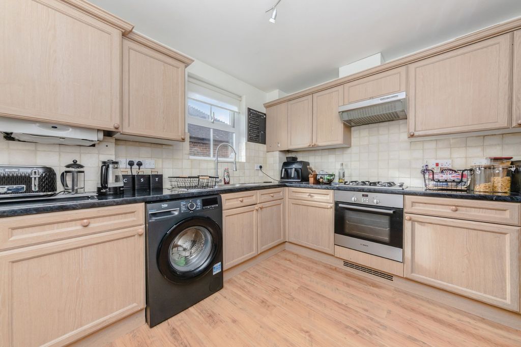 Property photo 3 of 11
