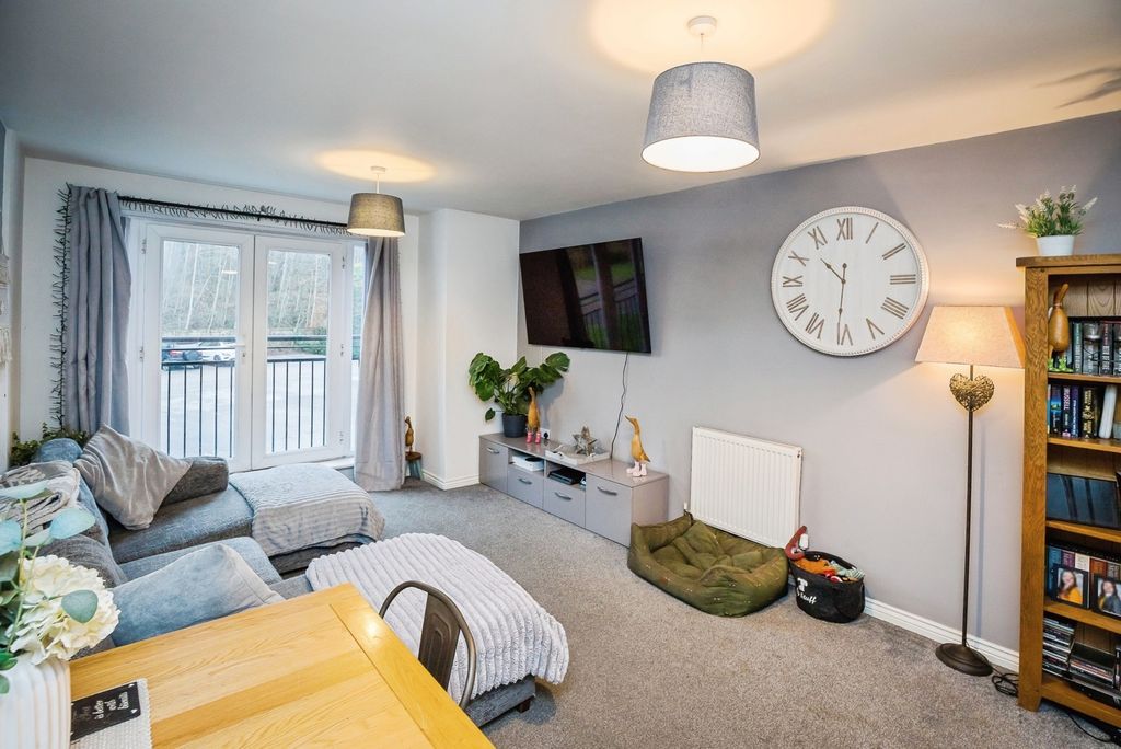 Property photo 2 of 12 Lounge