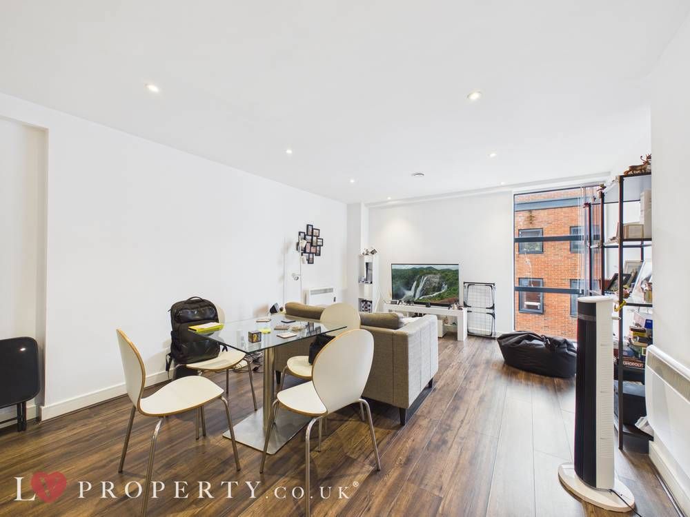 Property photo 2 of 8 Giraffe360-Still006