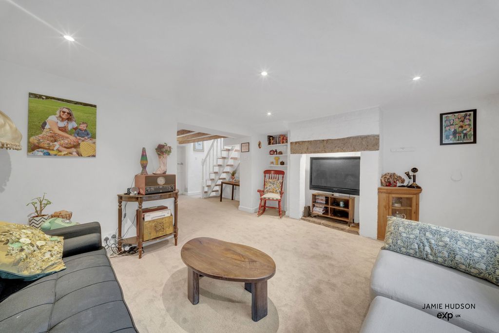 Property photo 2 of 30