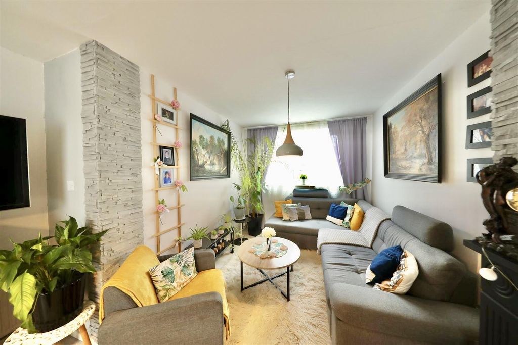 Property photo 2 of 17 Living Area