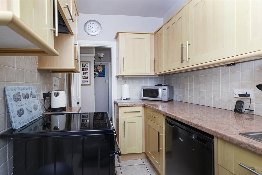 Property photo 3 of 26 Kitchen