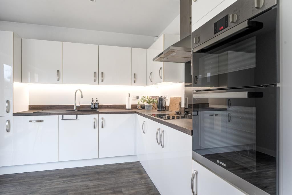 Property photo 3 of 15 Kitchen