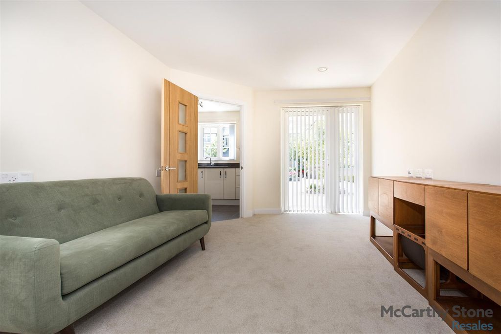 Property photo 2 of 23 9Roslyncourtcb74Fa-137.Jpg