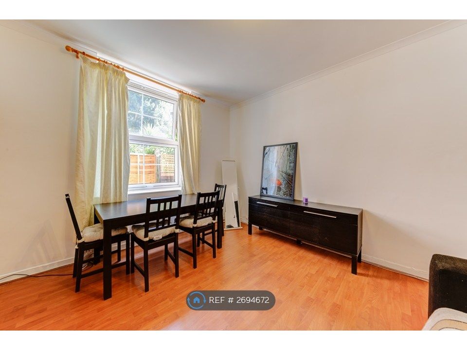 Property photo 2 of 11 Living Room