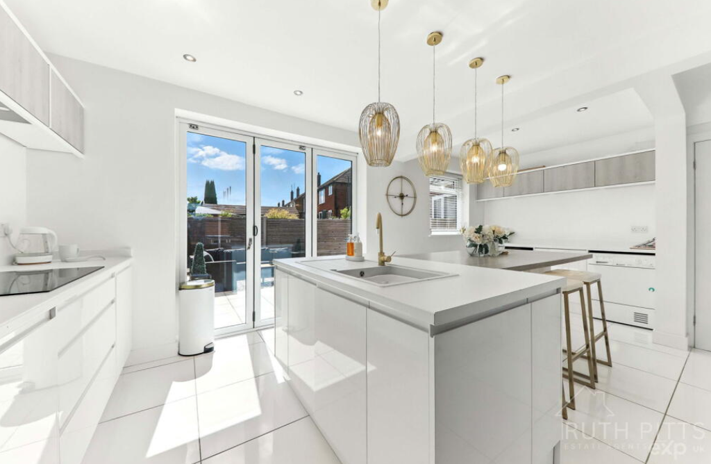 Property photo 3 of 24