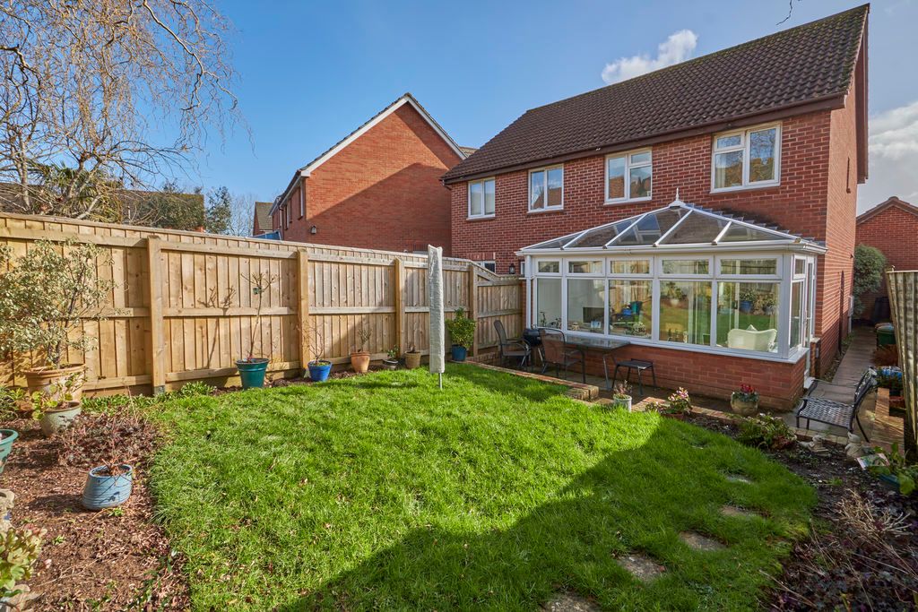 Property photo 2 of 18 Garden