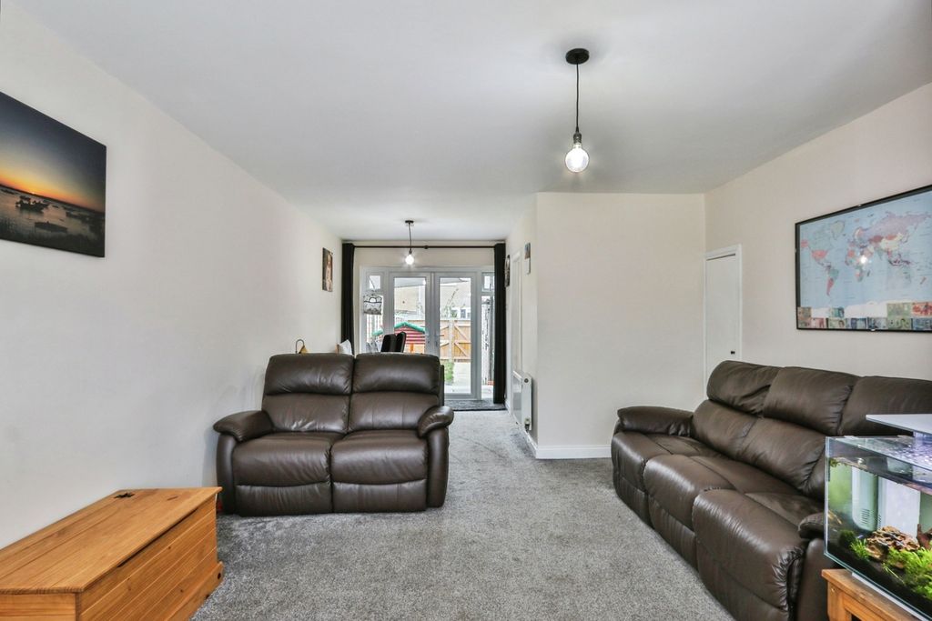 Property photo 2 of 17 Photo