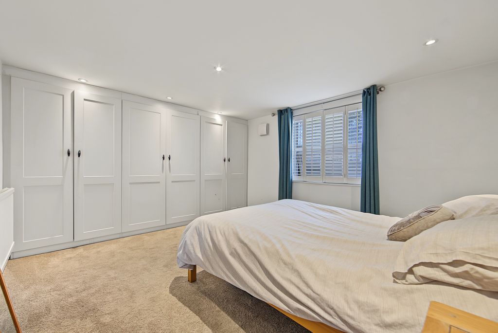 Property photo 3 of 12 Lf, 53 Green Lanes N16 9Bu-5