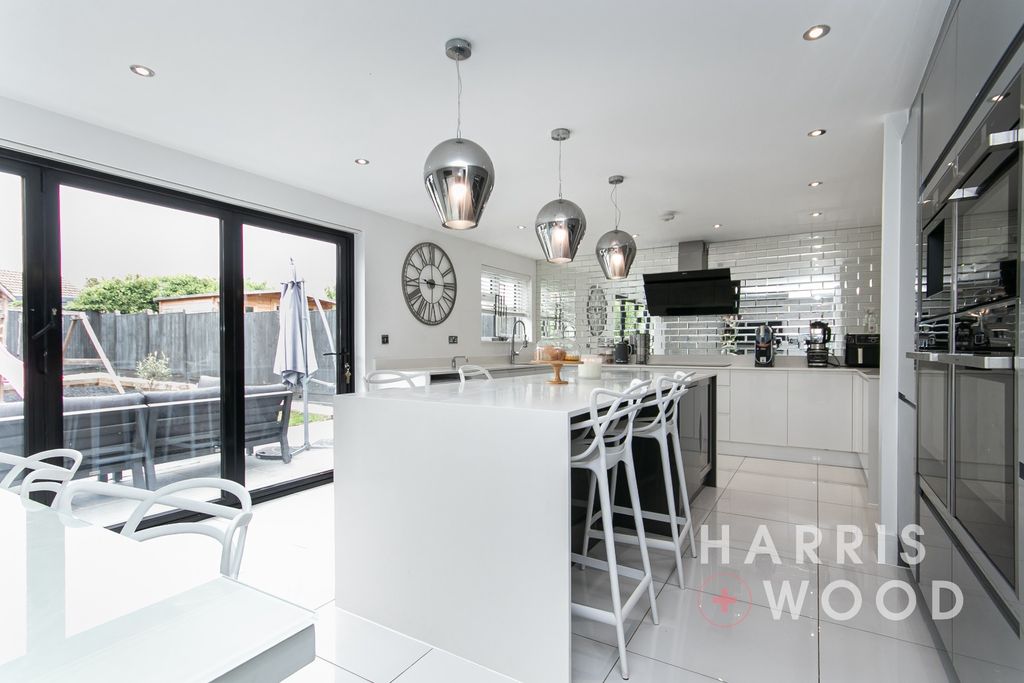 Property photo 2 of 40 4406772