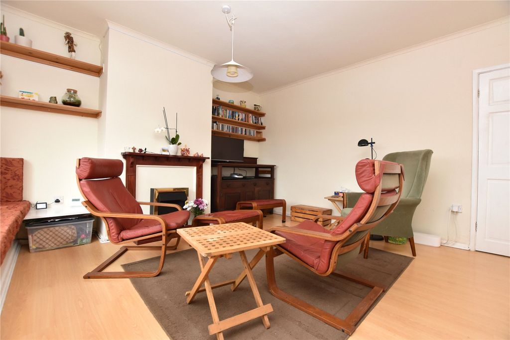 Property photo 2 of 18 Picture No. 11