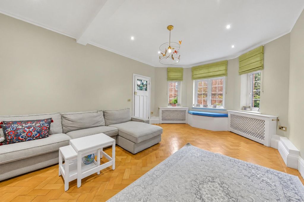 Property photo 2 of 11