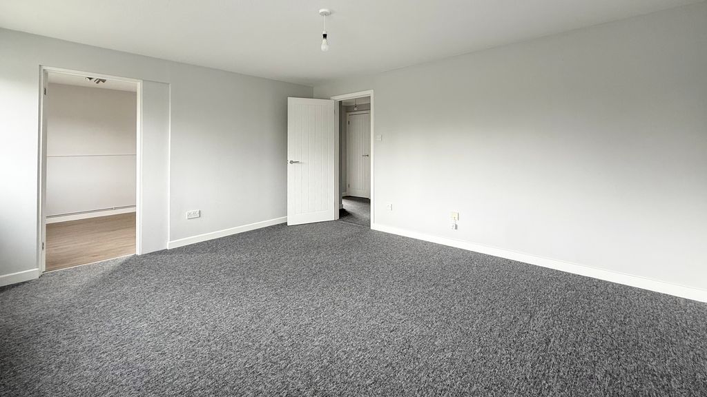 Property photo 3 of 9 Lounge