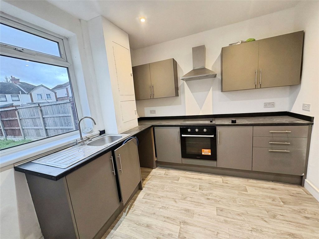 Property photo 3 of 12 Kitchen