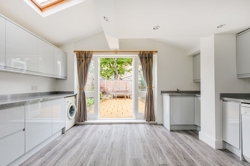 Property photo 1 of 9 Photo 20