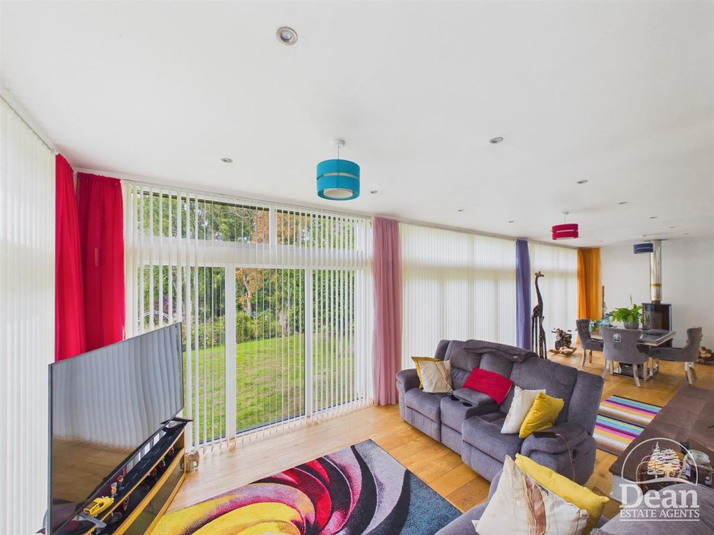 Property photo 2 of 33