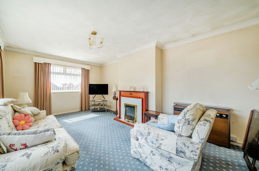 Property photo 2 of 19 1513198-21-6A8Edb...