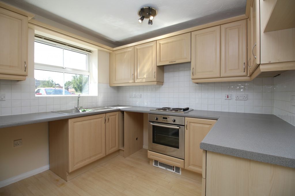 Property photo 1 of 13 Kitchen (Main)