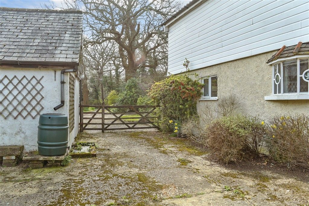 Property photo 3 of 23 Driveway/Parking