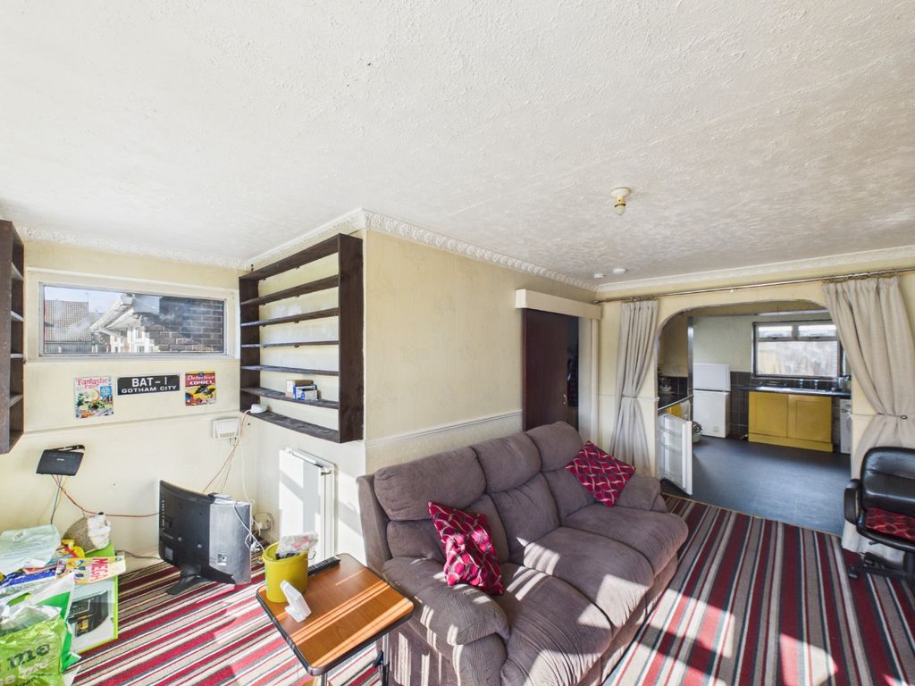 Property photo 3 of 8 4858977