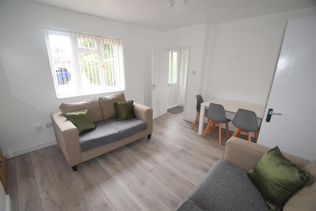 Property photo 1 of 10 Lounge Reverse.Jpg