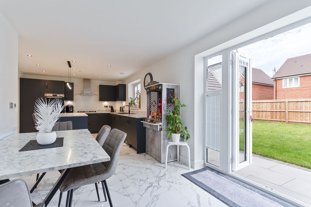 Property photo 2 of 23