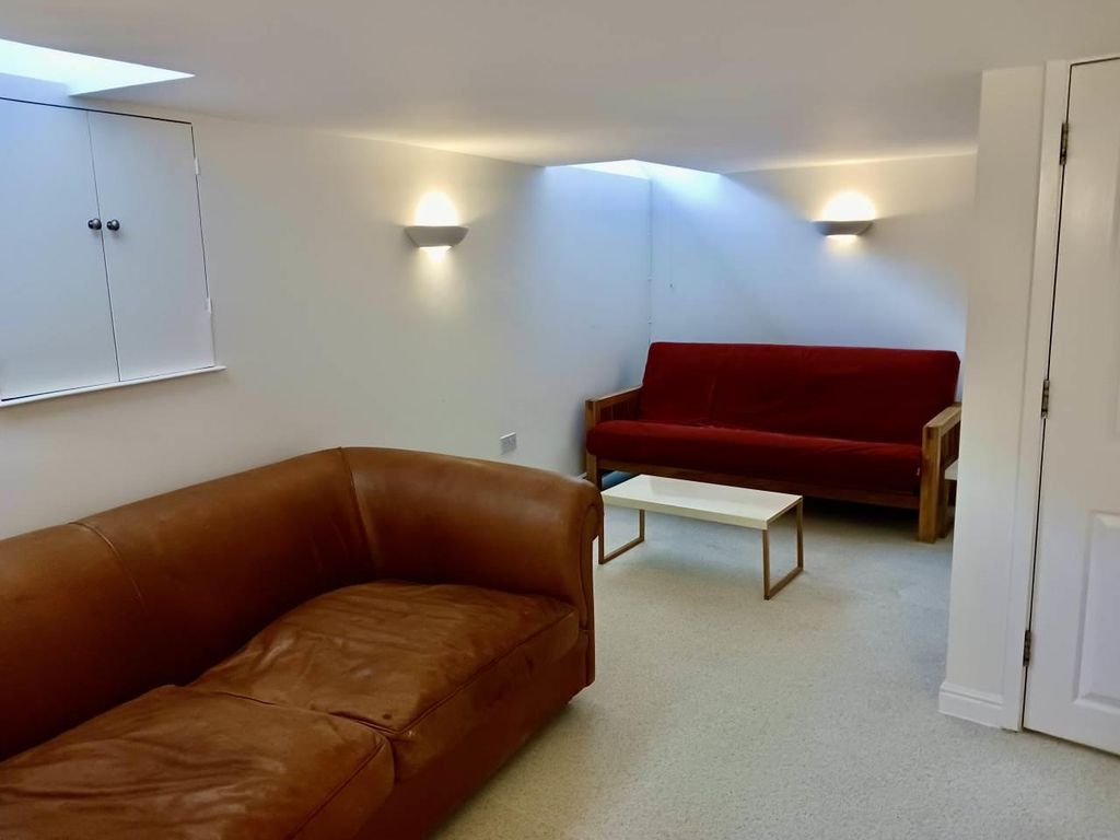 Property photo 3 of 17 36Fef369-B59C-45C3-90D5-D9Aa97B58BA0_1_201_A.Jpeg