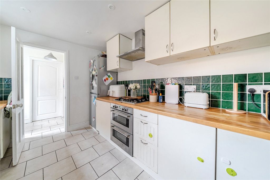 Property photo 3 of 10 Kitchen