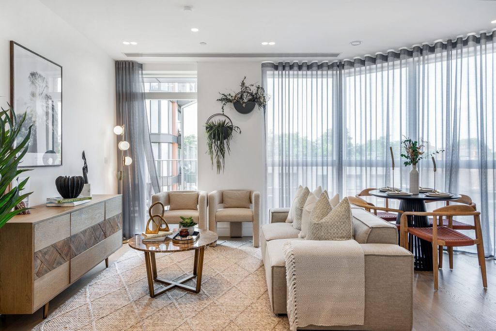 Property photo 3 of 15 93445_Stoll House Apartment 402 Chiswick (12)_Low.Jpg