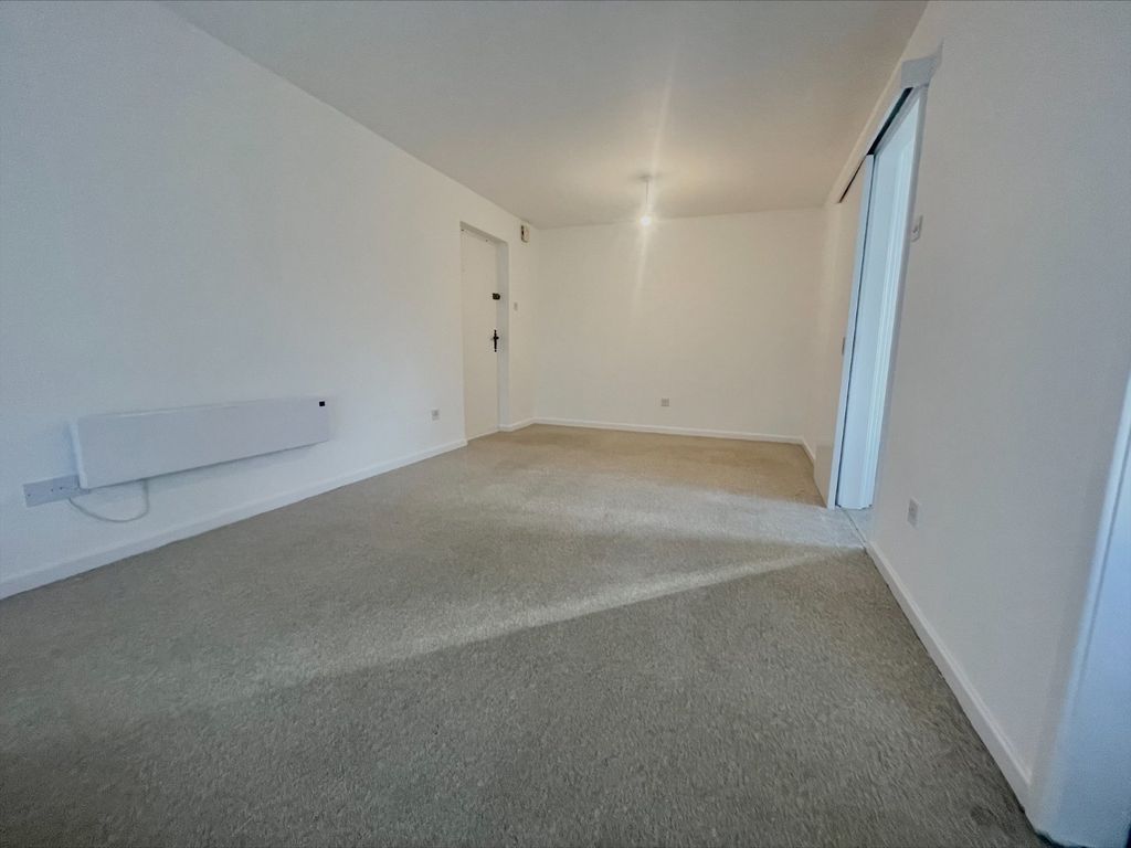 Property photo 2 of 7 Picture No. 12