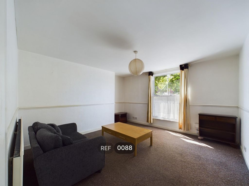 Property photo 1 of 8 Living Room