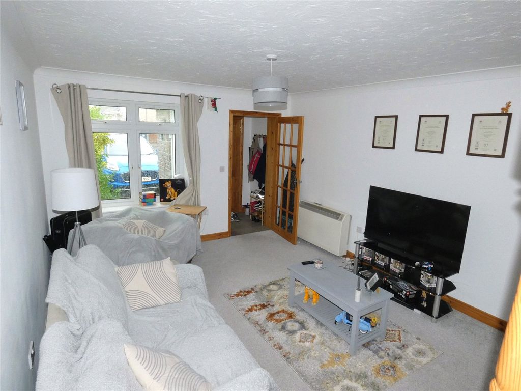 Property photo 3 of 7 Picture No. 02