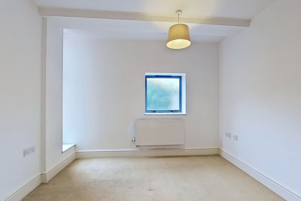 Property photo 2 of 25