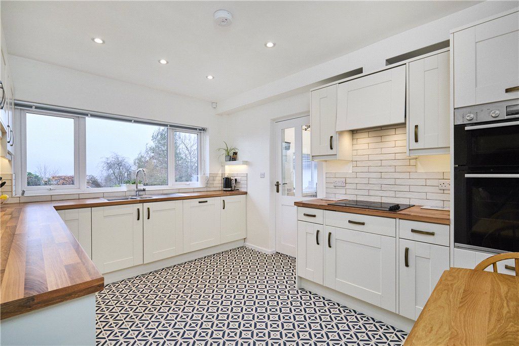 Property photo 3 of 22 Kitchen