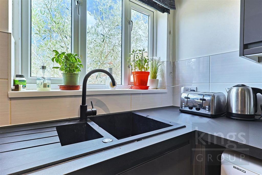 Property photo 3 of 29 Kitchen .Jpg