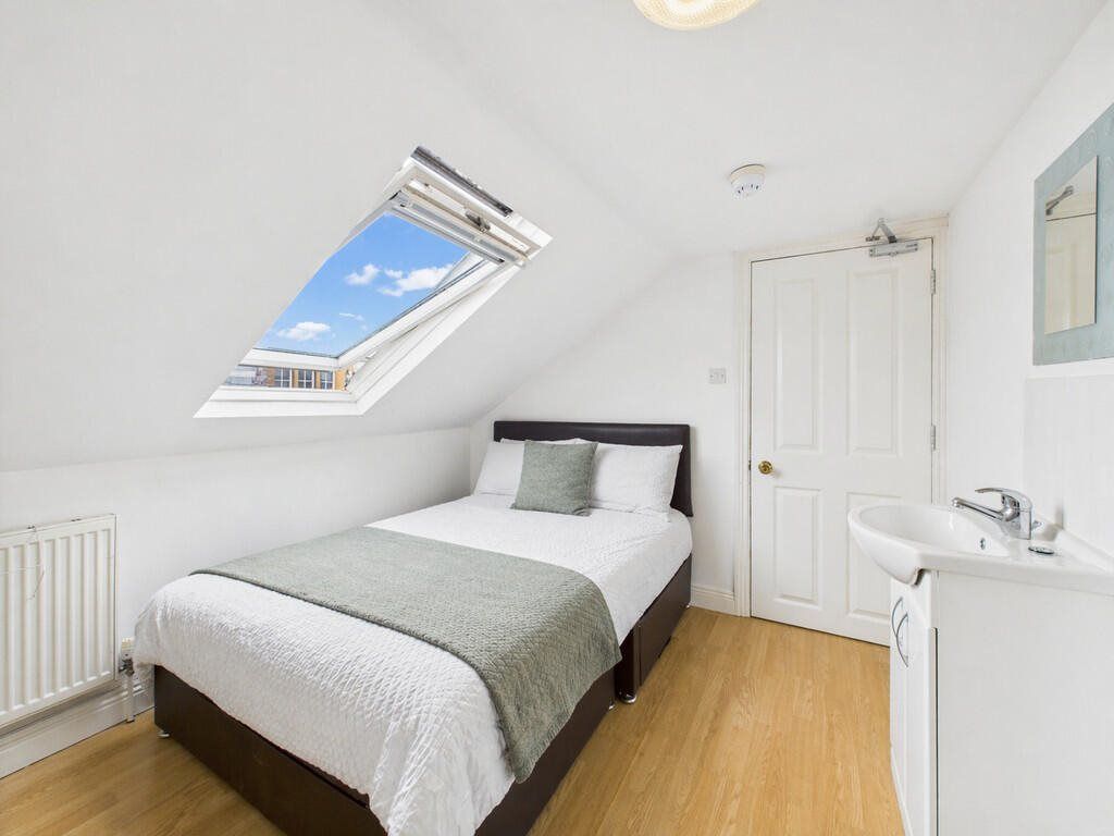 Property photo 1 of 6 Rm6