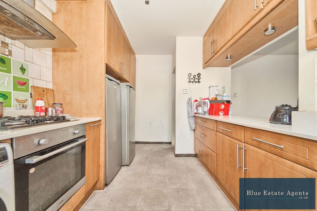 Property photo 3 of 11 Kitchen